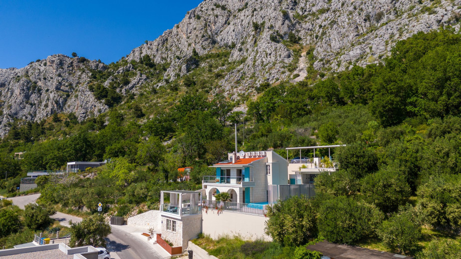 Overall, this villa offers a perfect blend of sophistication, comfort, and functionality