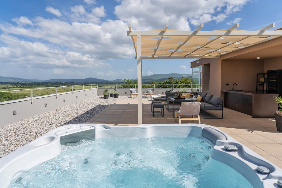 Hot-Tub on the rooftop area
