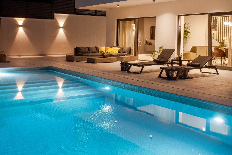 A 40 square meter heated swimming pool with a shallow area for relaxing dips