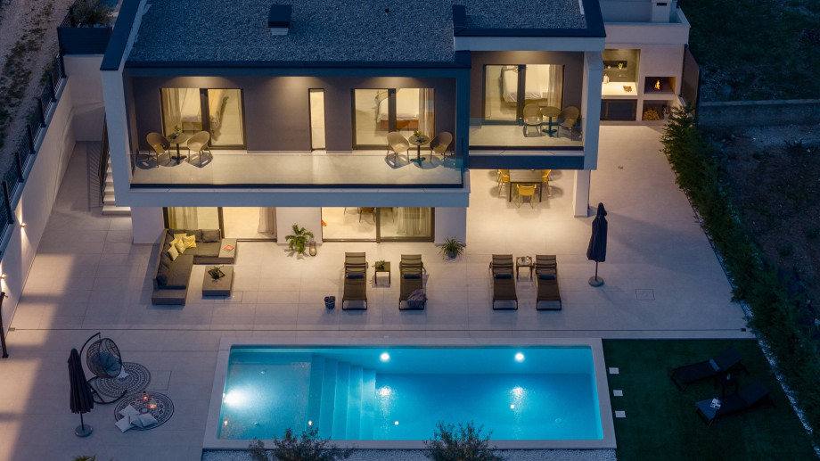 Villa Adventure with 3 en-suite bedrooms, a Media room, private pool, 7km from Omiš