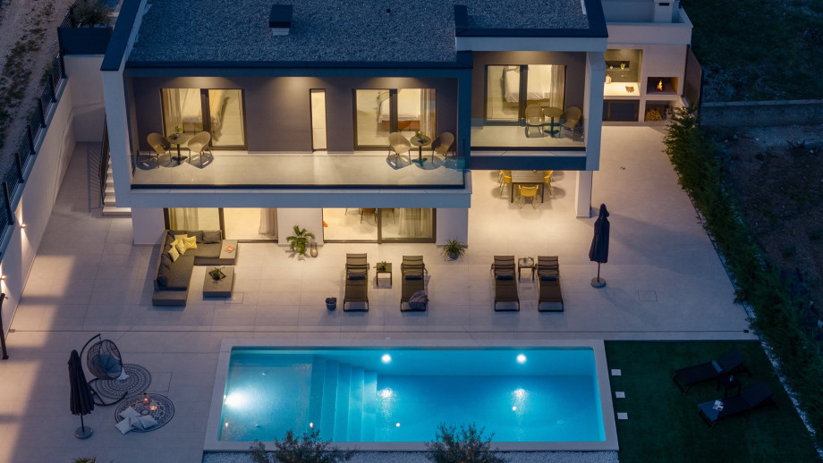 Villa Adventure with 3 en-suite bedrooms, a Media room, private pool, 7km from Omiš