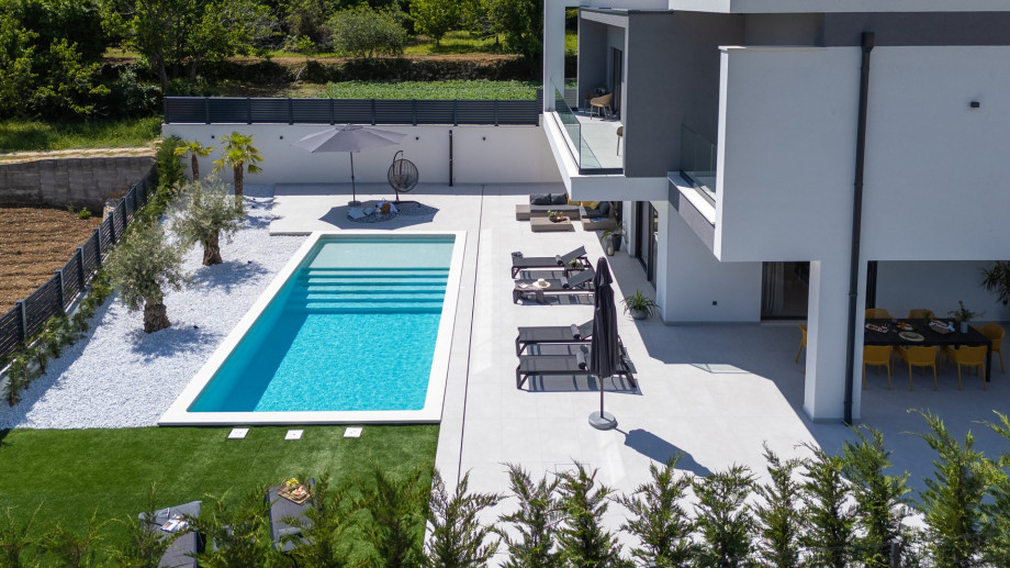 Villa Adventure with 3 en-suite bedrooms, a Media room, private pool, 7km from Omiš