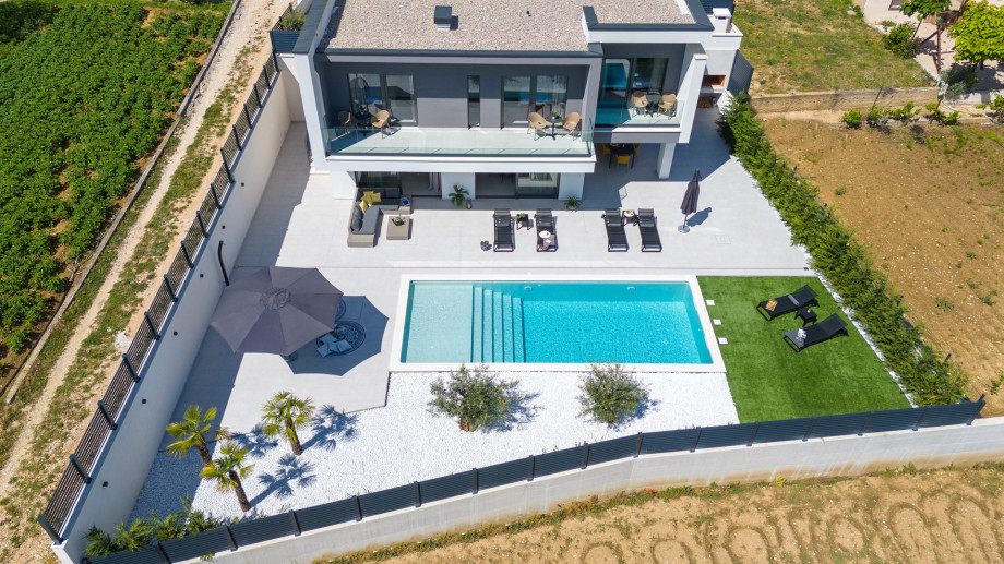 Villa Adventure and surroundings