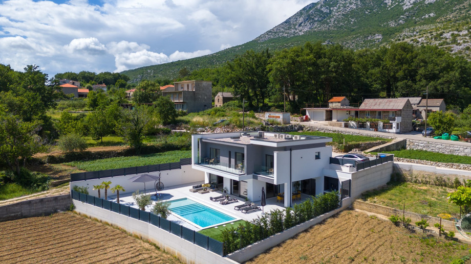 Villa Adventure and surroundings