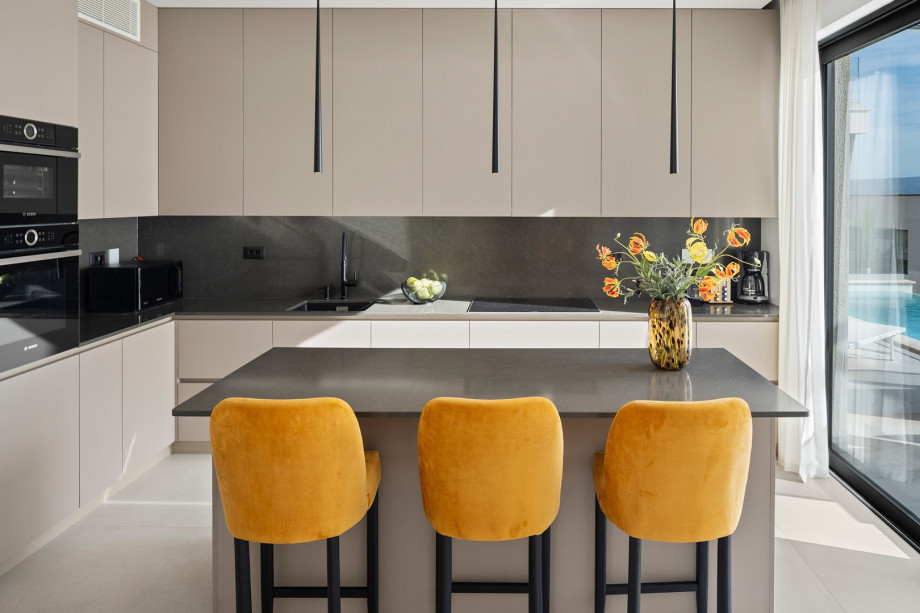 A fully equipped kitchen with all the appliances you need for a comfortable stay