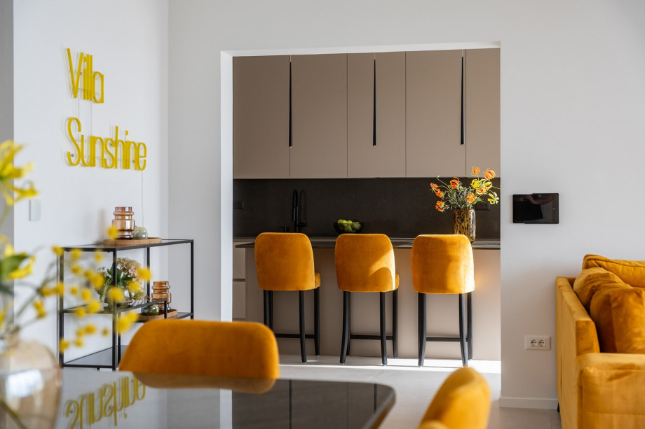 A fully equipped kitchen with all the appliances you need for a comfortable stay