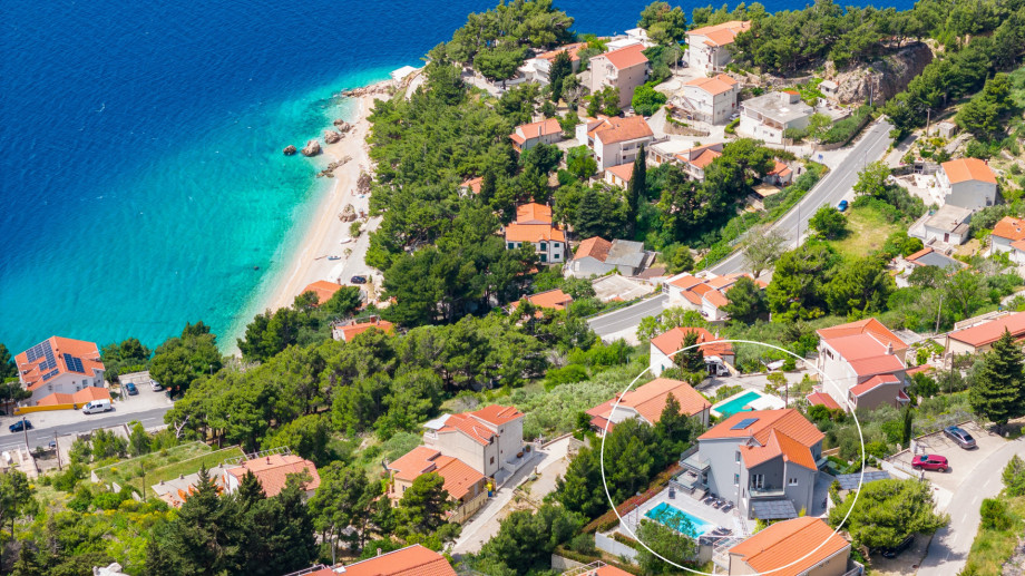 Location of Villa Iponi in the old part of village Mimice, located only 800m from the sea