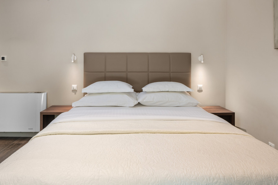 Bedroom No4 with double bed 160x200cm, TV, A/C, en-suite