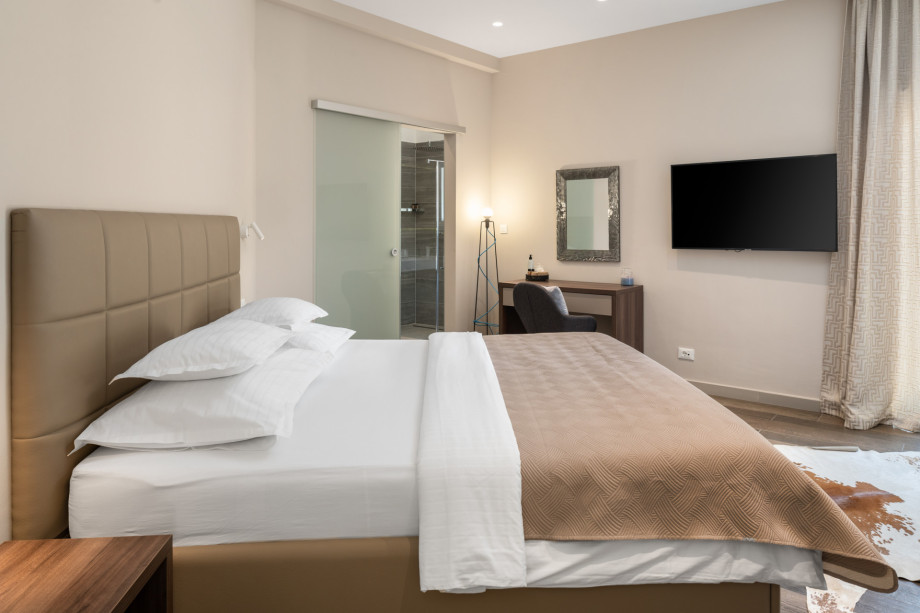 Bedroom No3 with king-size bed, TV, A/C, en-suite bathroom