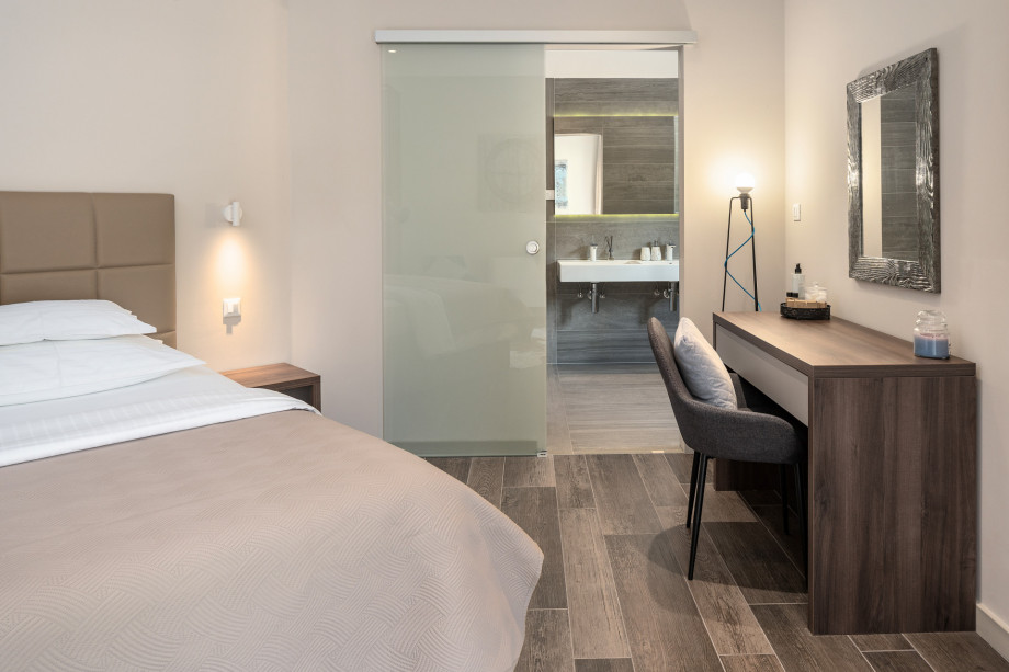 Bedroom No3 with king-size bed, TV, A/C, en-suite bathroom