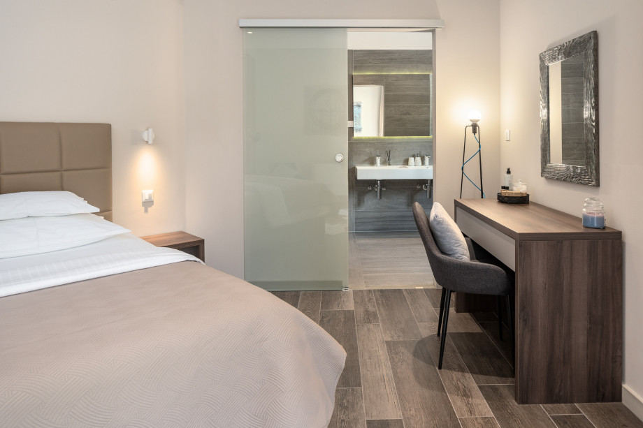 Bedroom No3 with king-size bed, TV, A/C, en-suite bathroom