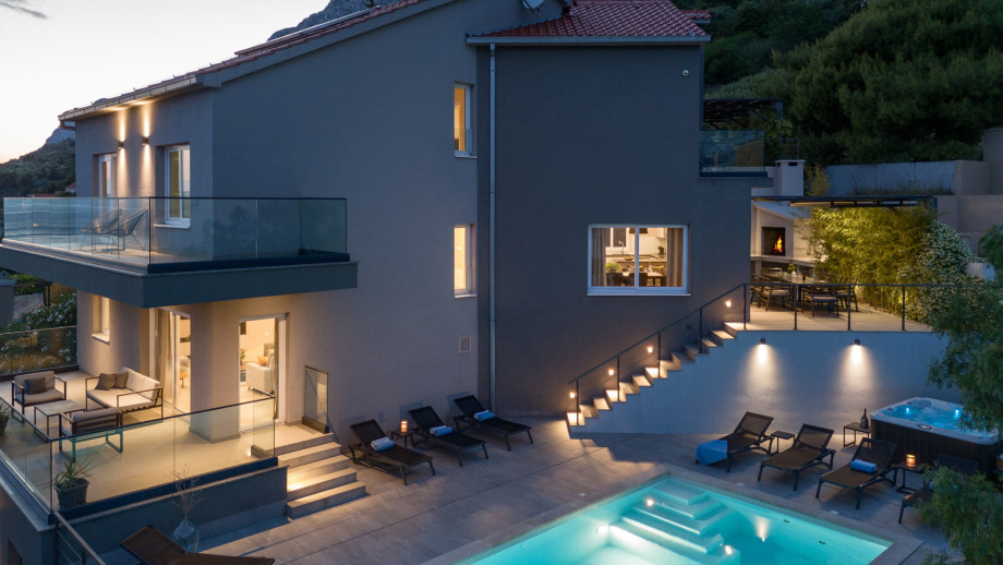 Carefully placed lighting completes the perfect experience of Dalmatian summer evenings