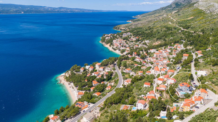 The whole property is fully fenced, and there are 3 parking places on the private plot