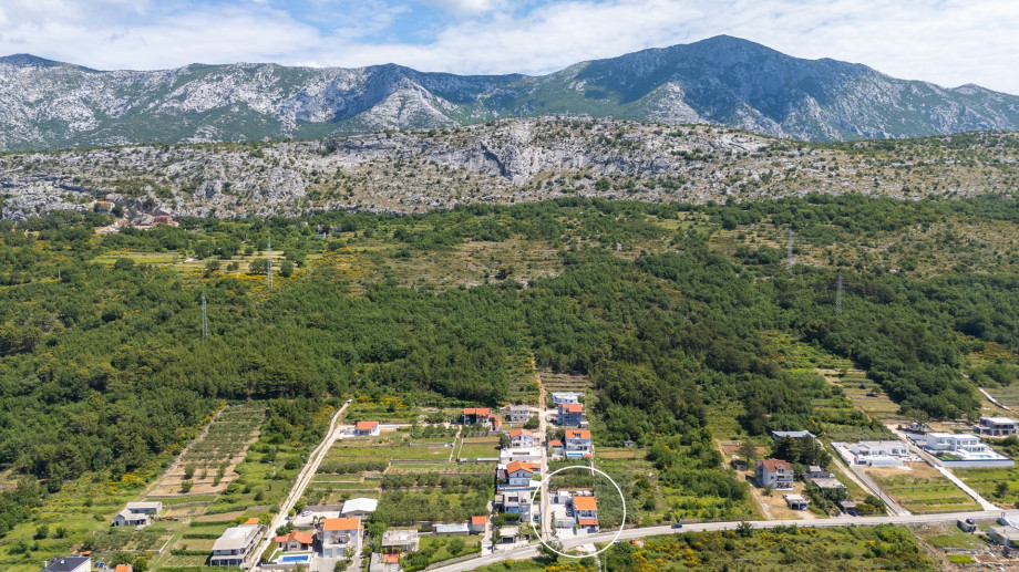 Bird view on Villa Gironi and village Tugare