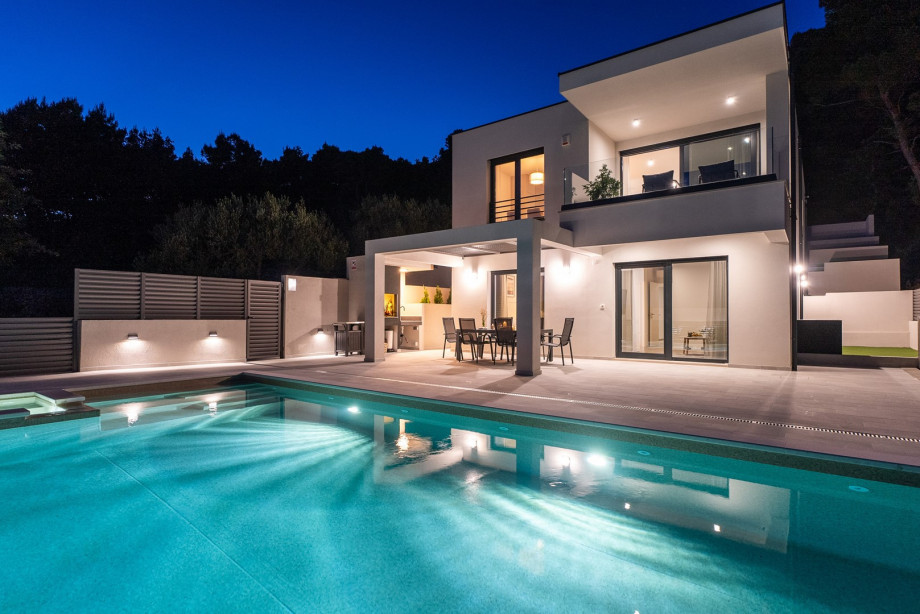 Villa River Hills with breathtaking views of the Cetina River Canyon