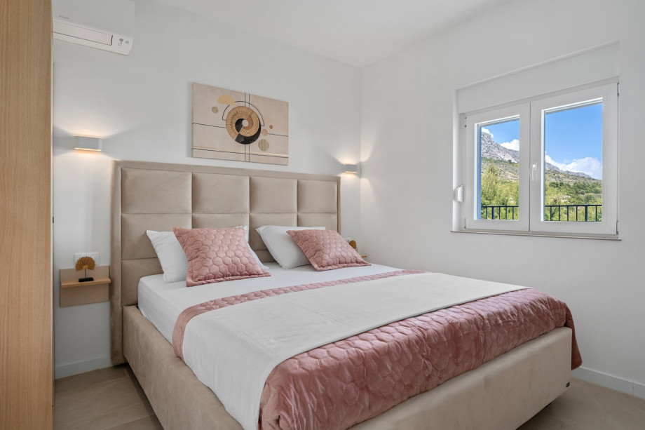 Bedroom NO1 (11sqm) with a king size bed 180cm x 200cm, TV, A/C, en-suite bathroom