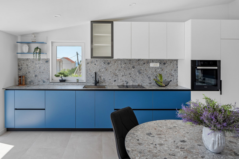 A fully equipped kitchen with all the appliances you need for a comfortable stay