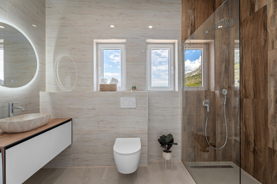 Family bathrom with a shower, towels are provided