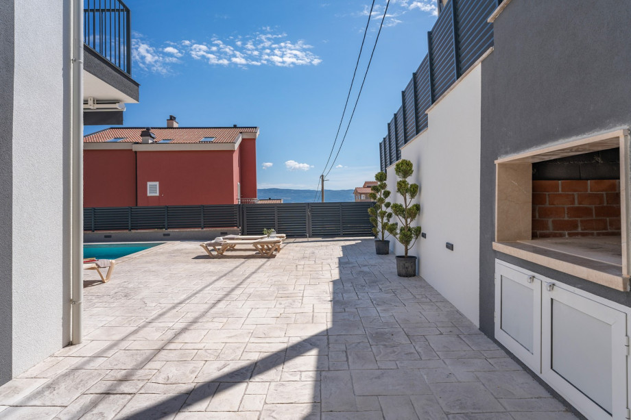 BBQ area with summer kitchen and covered dining area