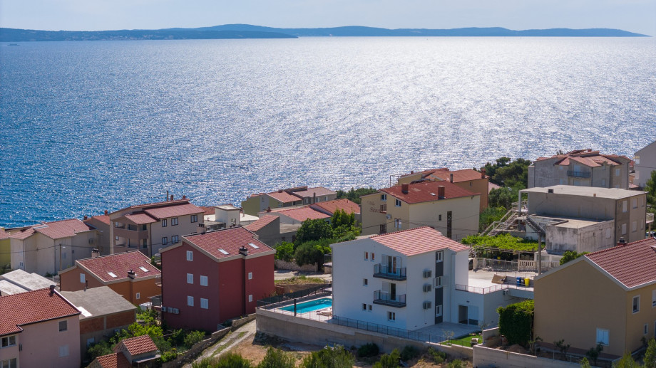 Relax and enjoy a glass of wine on hot summer evenings