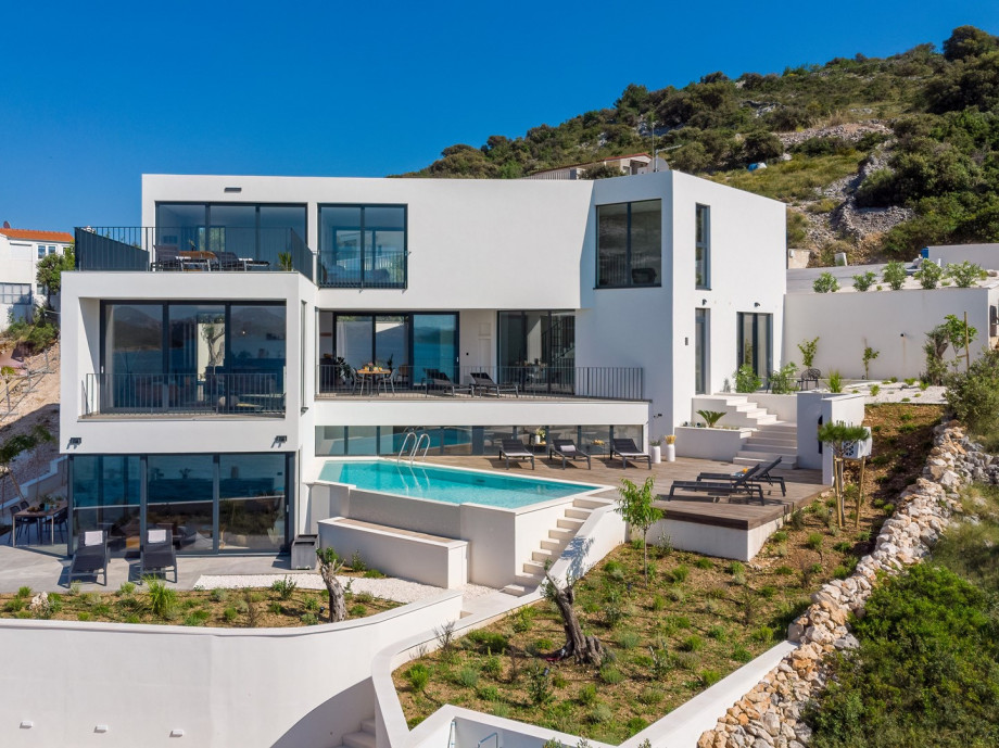 With full-length windows throughout the villa that fluidly connect the interior with the terraces