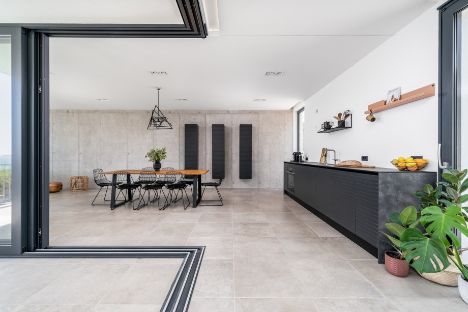 dining area for 8 people and a fully equipped kitchen