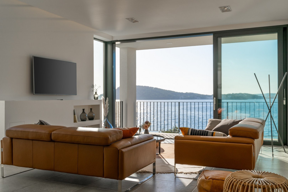 pool and sea views, and another terrace on the East side with a gas barbecue