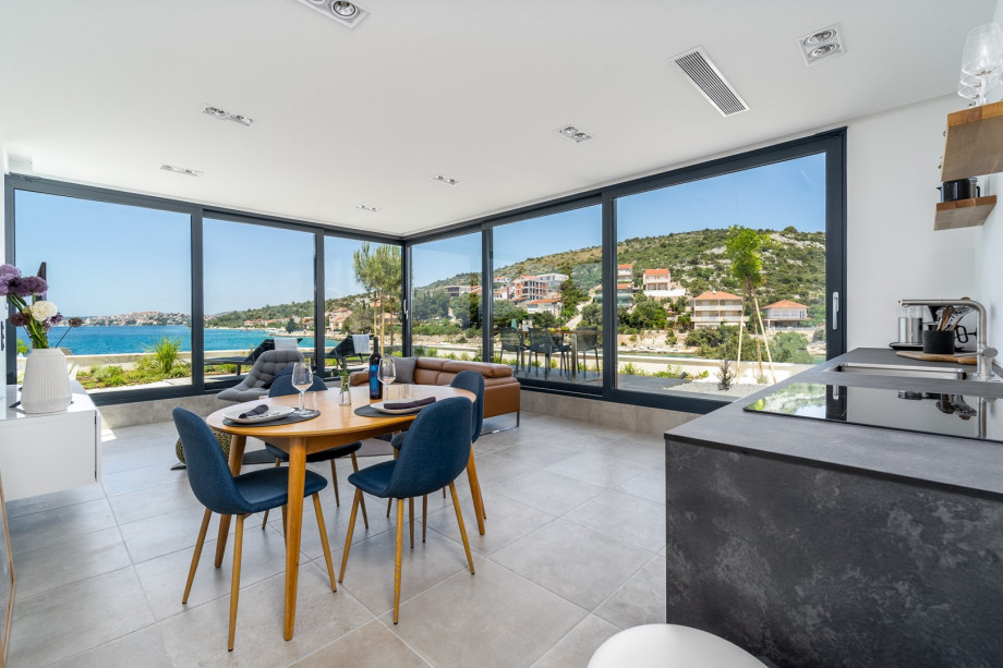 ground floor: fully airconditioned and offers a comfortable living area