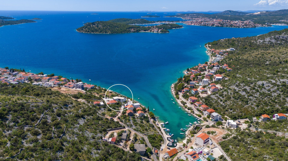 Perfectly designed villa located on the coast of Ražanj bay