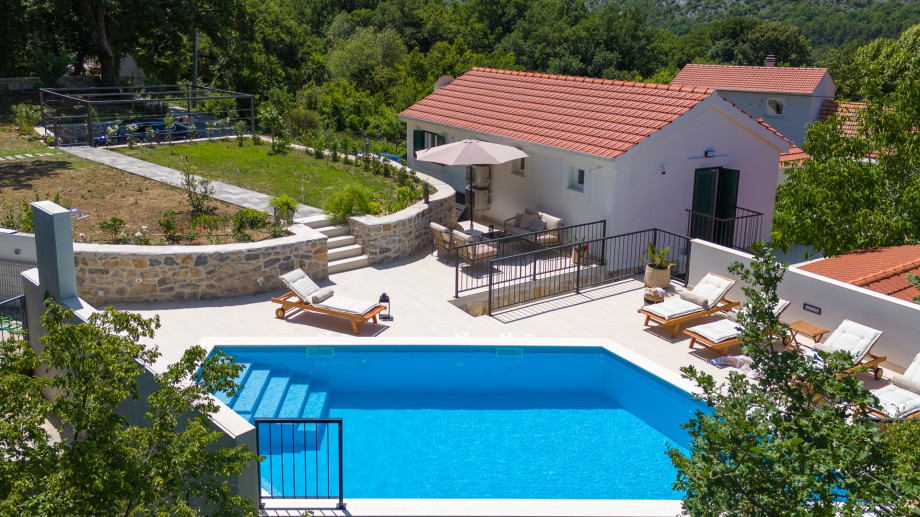 Stone Villa AmaRosa features two bedrooms with en suite bathrooms