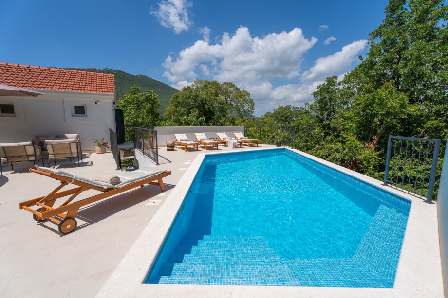 Villa AmaRosa is a stone home equipped with all the contemporary conveniences needed for a comfortable stay