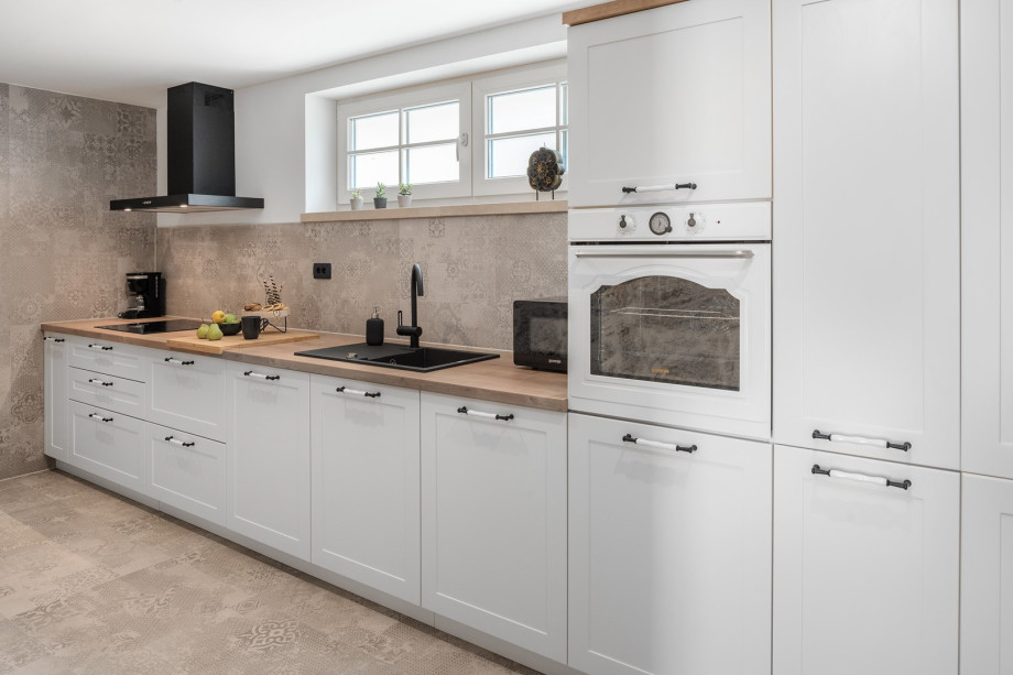 A fully equipped  kitchen with everything a guest needs