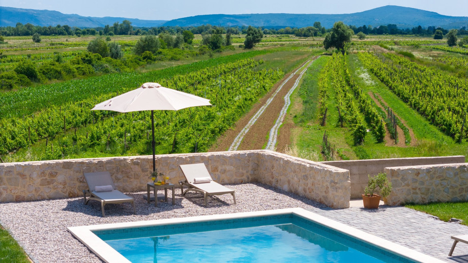 True highlight of this property is its outdoor space