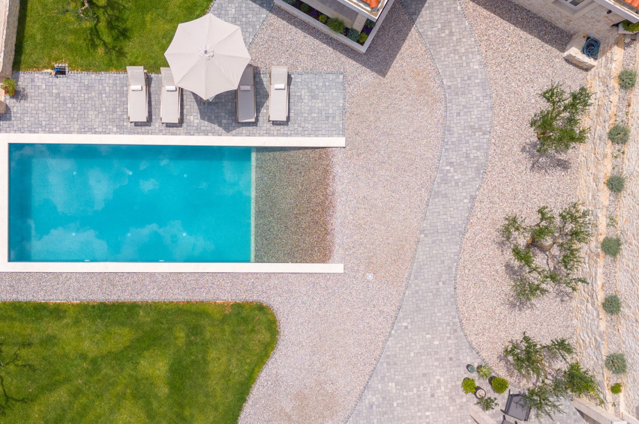 When you arrive, your gracious hosts, a lovely couple, will give you more details about the establishment as well as some extra services