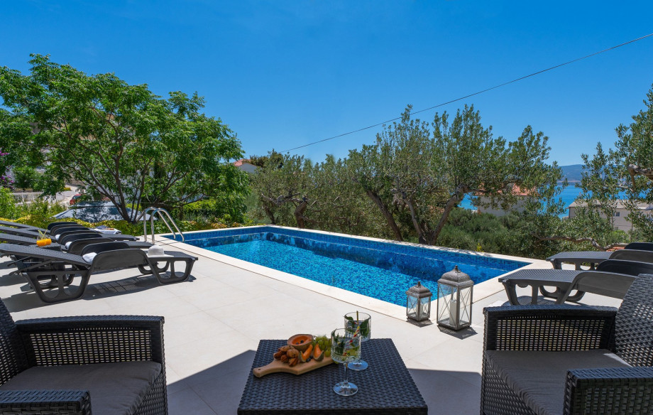 Villa Verde mit 4 Schlafzimmern mit eigenem Bad, privatem Pool, 200 m vom Sandstrand entfernt