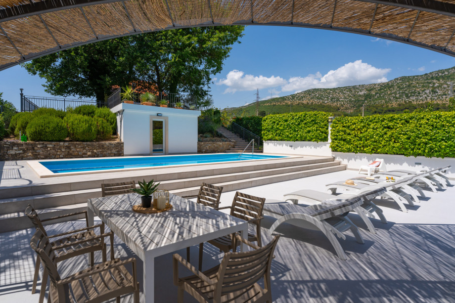 A perfect spot for afternoon chilling by the pool
