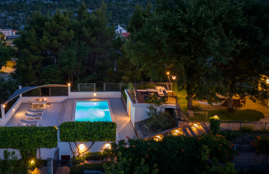 Unique natural environment and several lounge corners