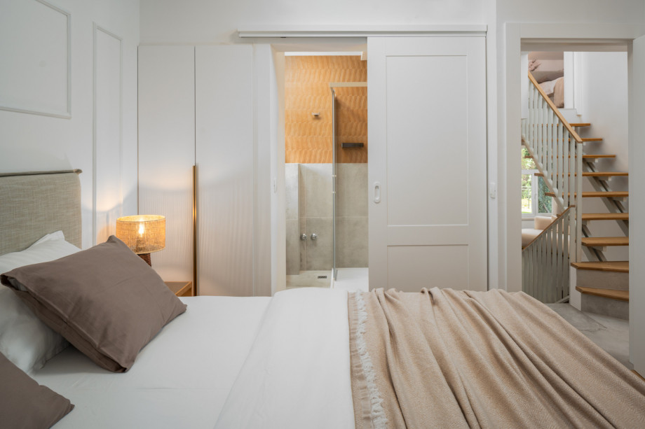 Bedroom NO1 with en-suite bathroom with shower