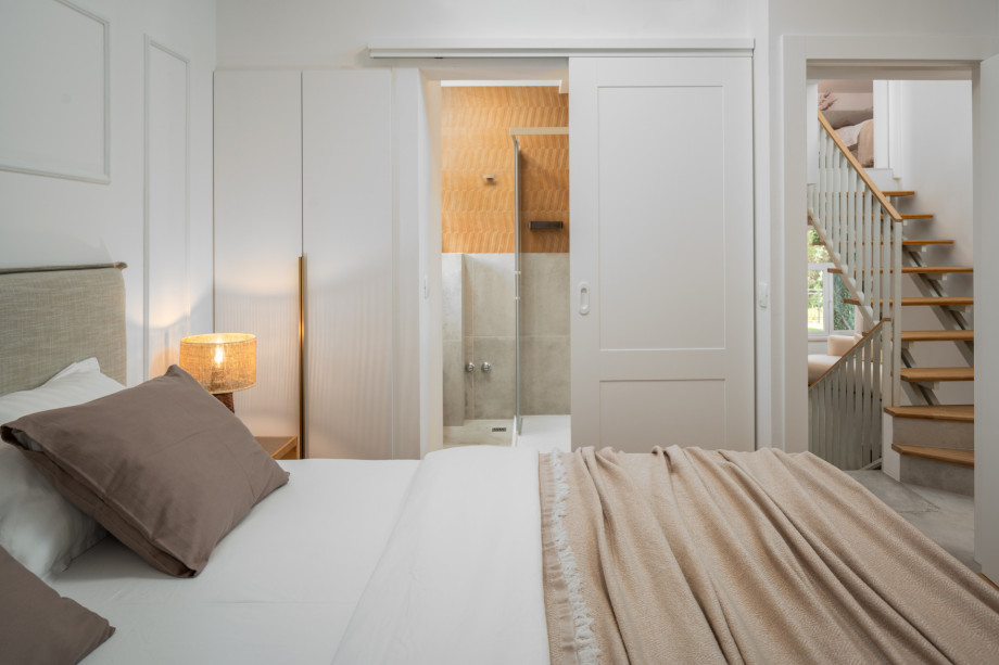 Bedroom NO1 with en-suite bathroom with shower