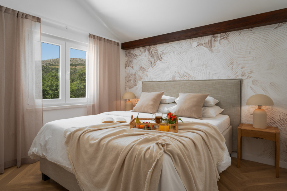 Bedroom NO2 (11sqm) with double bed 160cm x 200cm and en-suite bathroom