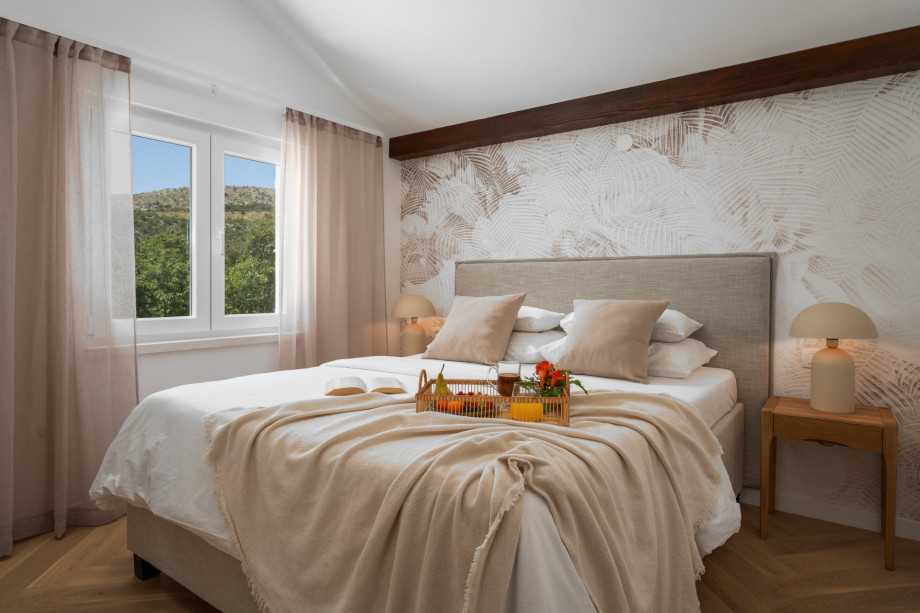 Bedroom NO2 (11sqm) with double bed 160cm x 200cm and en-suite bathroom