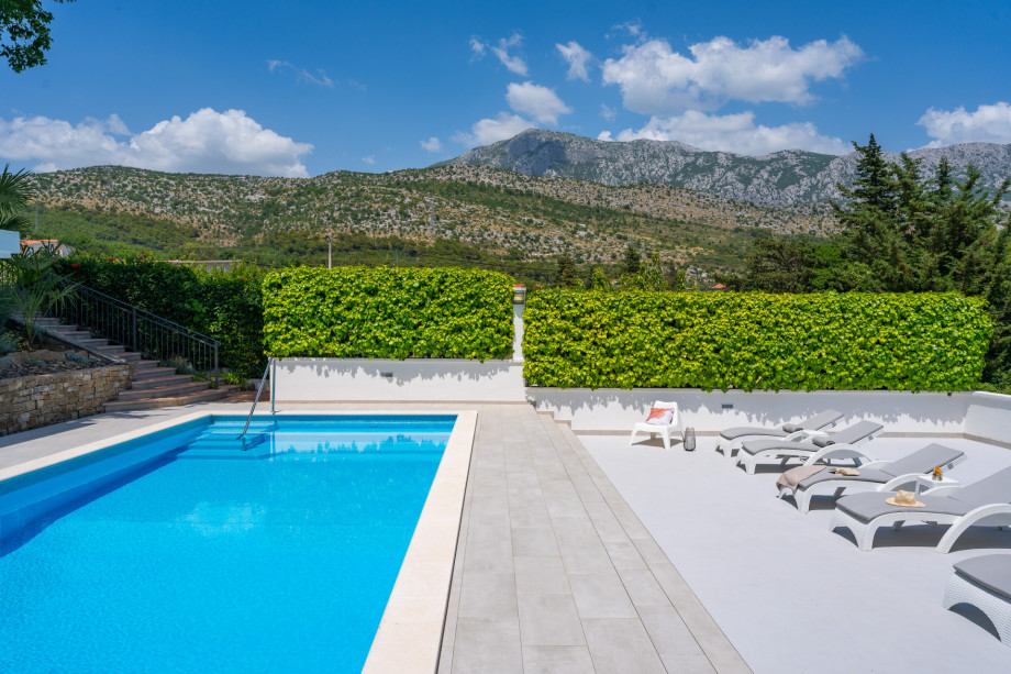 Mountain views and green surroundings