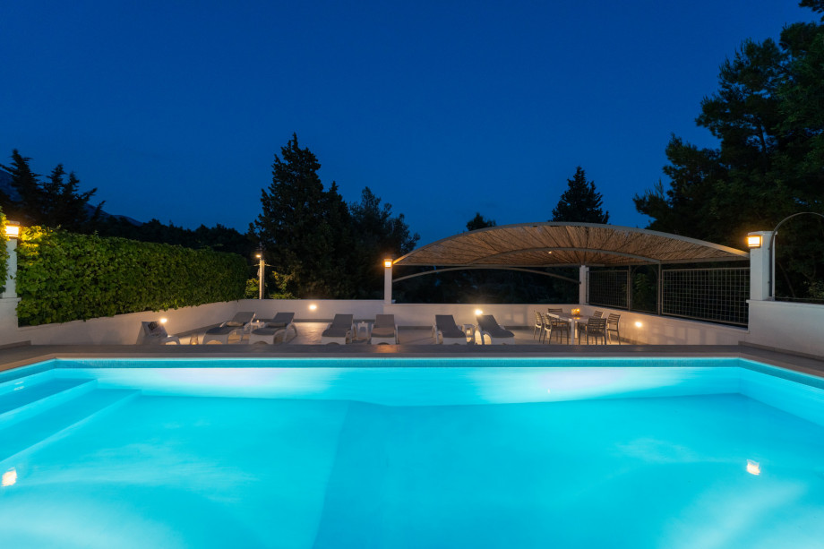 Swimming pool has two depths, half of the pool depth is130cm and other half 150cm