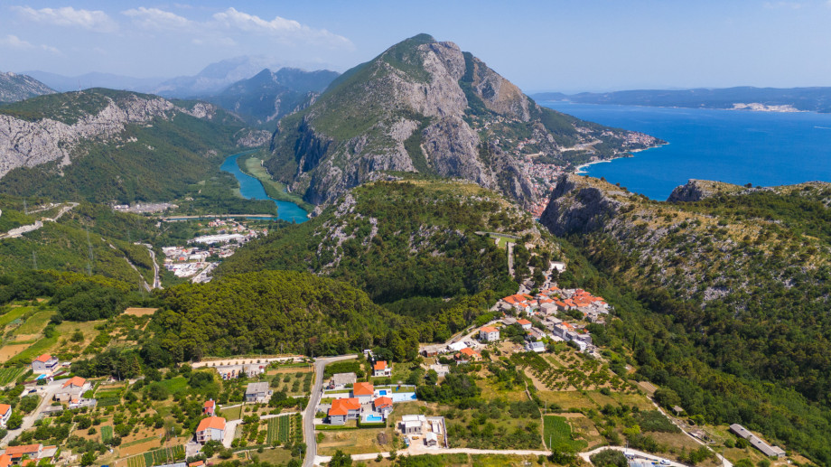 Cetina river and town Omis with sandy beach is only 7k from the villa