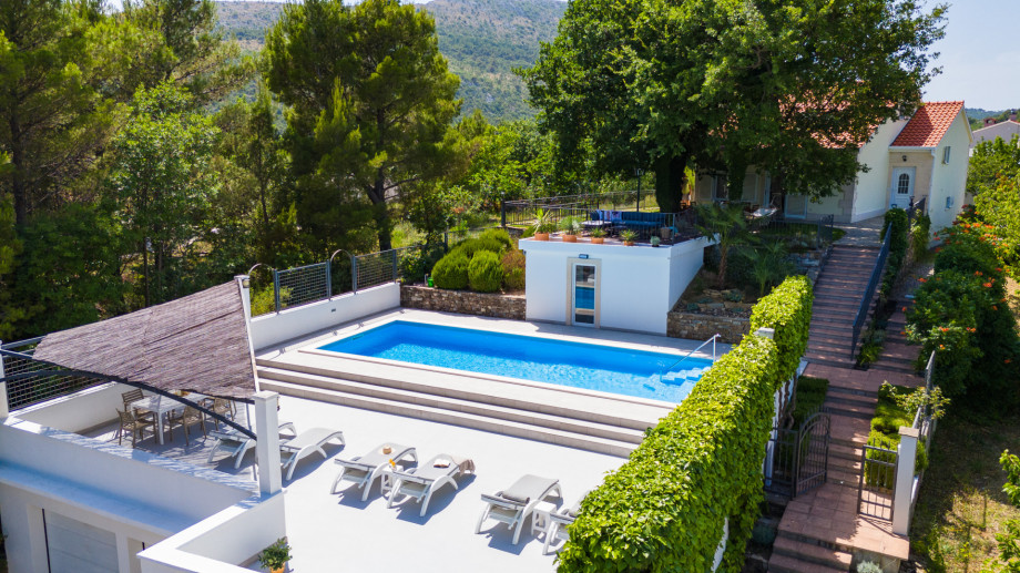 Villa Provos with private pool, Finnish sauna, mountain views, beach 7km