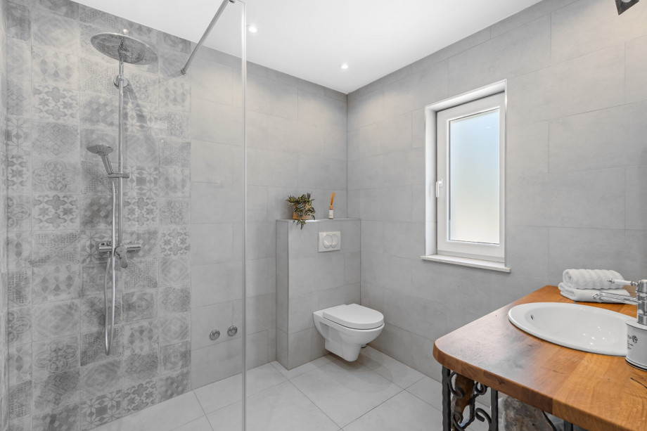 En-suite bathroom for bedroom No.2