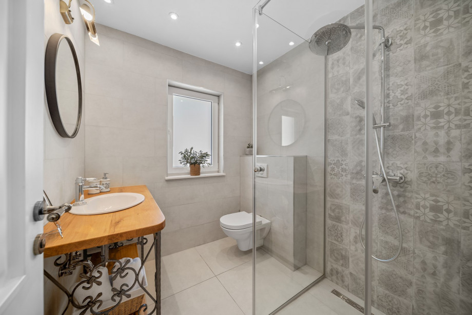 En-suite bathroom for bedroom No.4