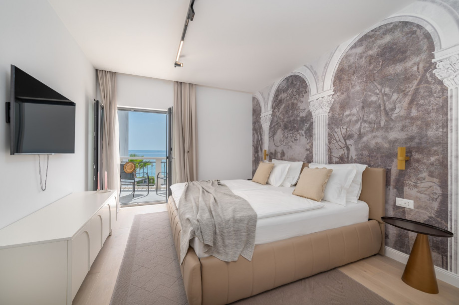Bedroom NO3 (15,2sqm) with super king size bed 200x200 (can be separated into two singles), A/C, a TV, en-suite bathroom with a shower,  a balcony, and sea-views