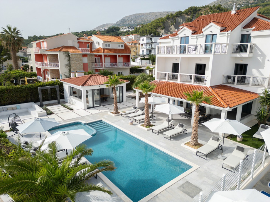 Heated private pool, 7 en-suite bedrooms, gym, spa zone with sauna and hot tub, media room