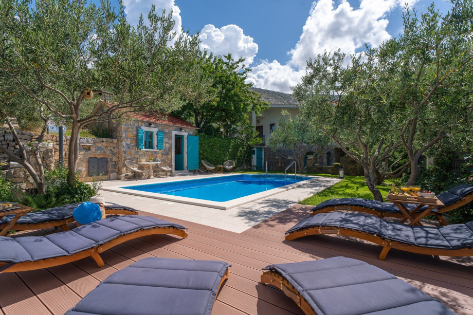 VILLA VULTANA with 30m2 private, heated pool, 4 bedrooms and play area